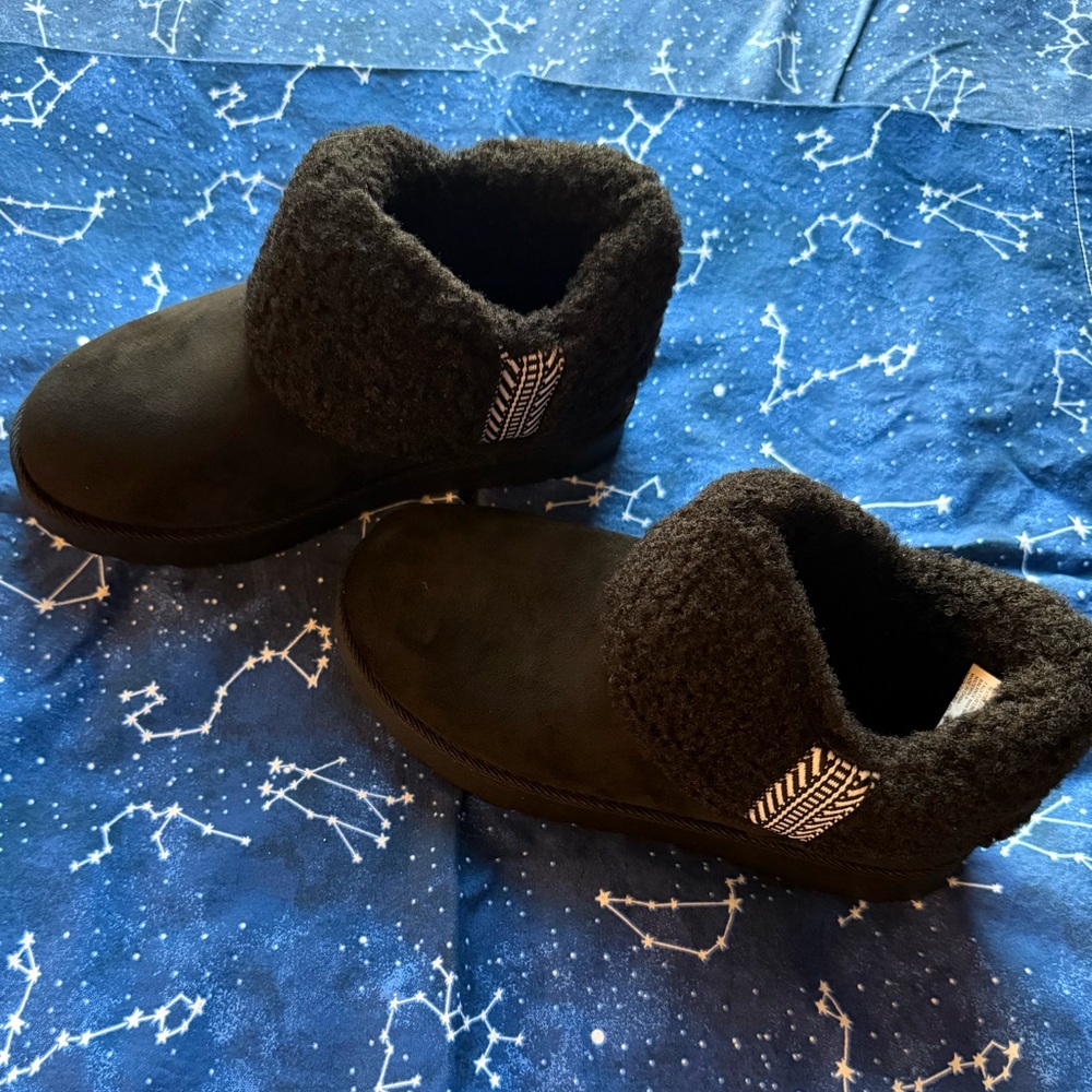 Makalu California Black & White Odina Fuzzy Boots